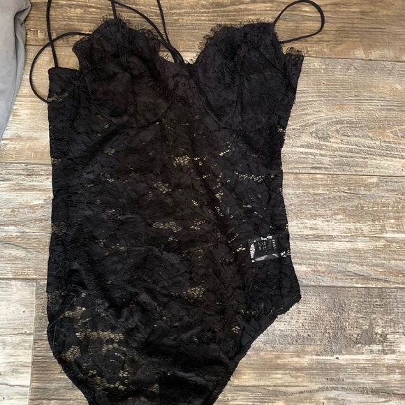 Womens outfit. - Picture 3 of 4